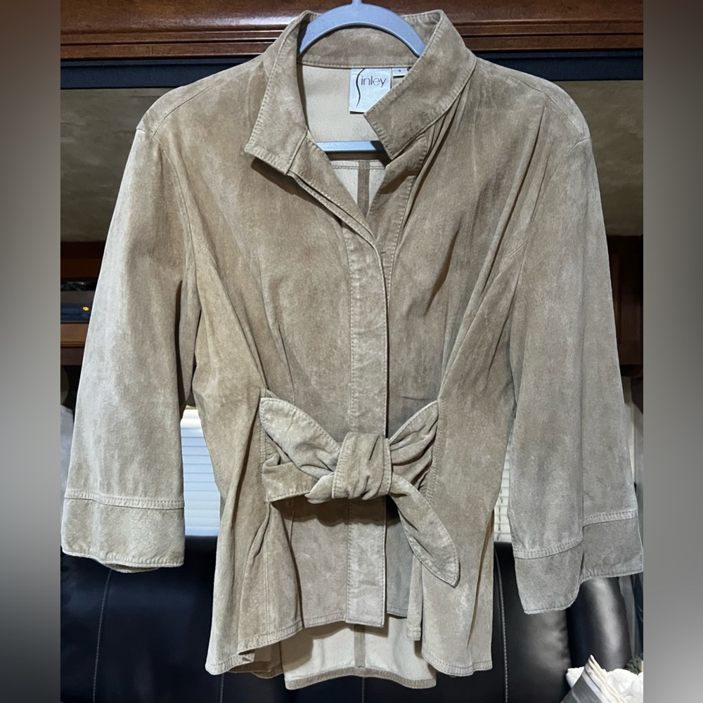 Finley leather coat w/ built-in tie. Size Small, mandarin collar & 3/4” sleeve.